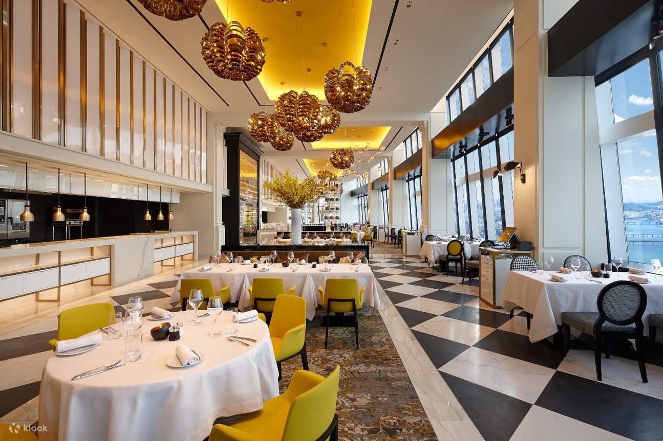 시그니엘 서울 - 그랜드 디럭스 룸 + 롯데월드 아쿠아리움 또는 어드벤처 2인 티켓 포함 - 클룩 Klook 한국